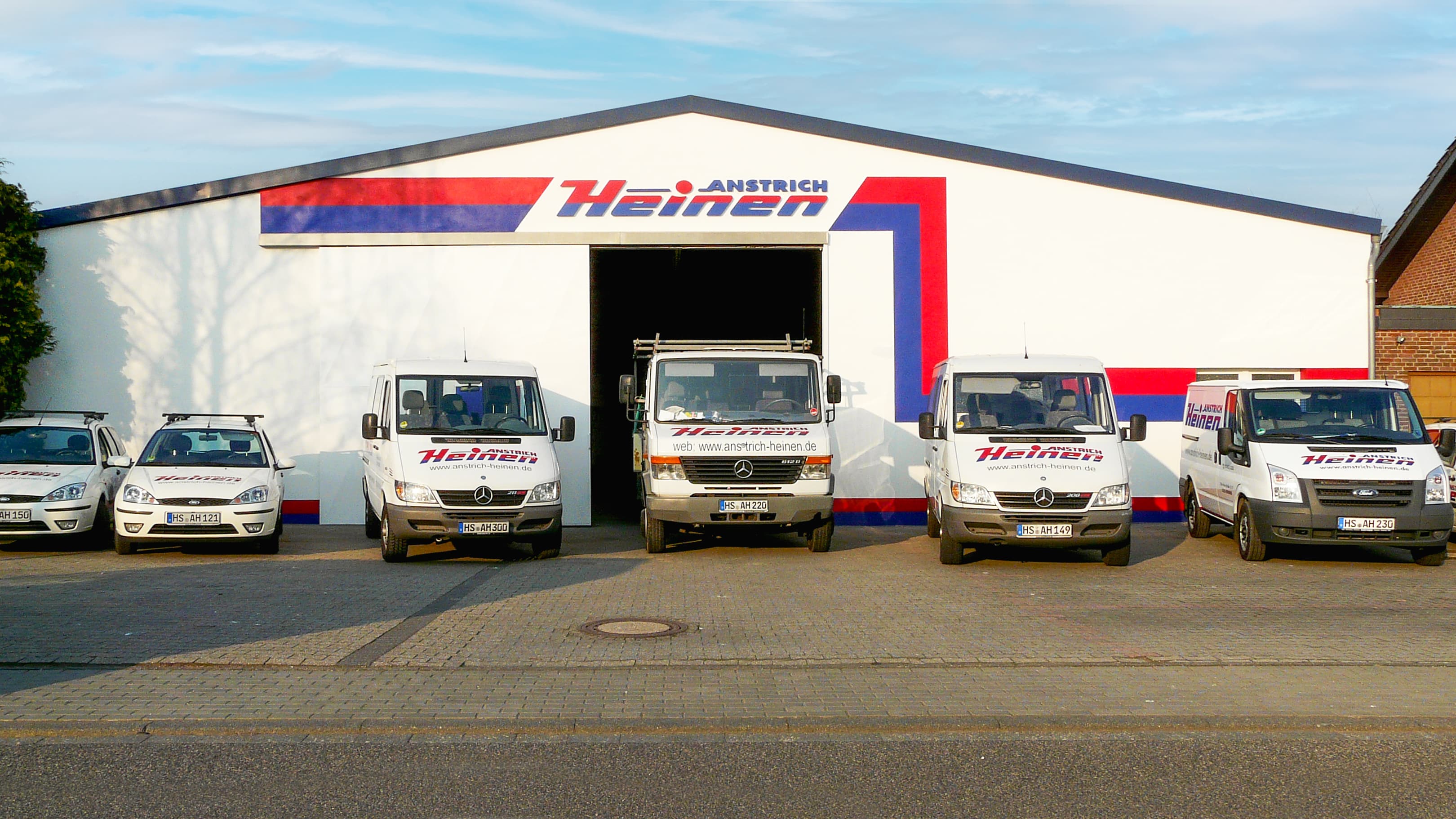 Anstrich Heinen — Firmensitz mit Fuhrpark in Heinsberg